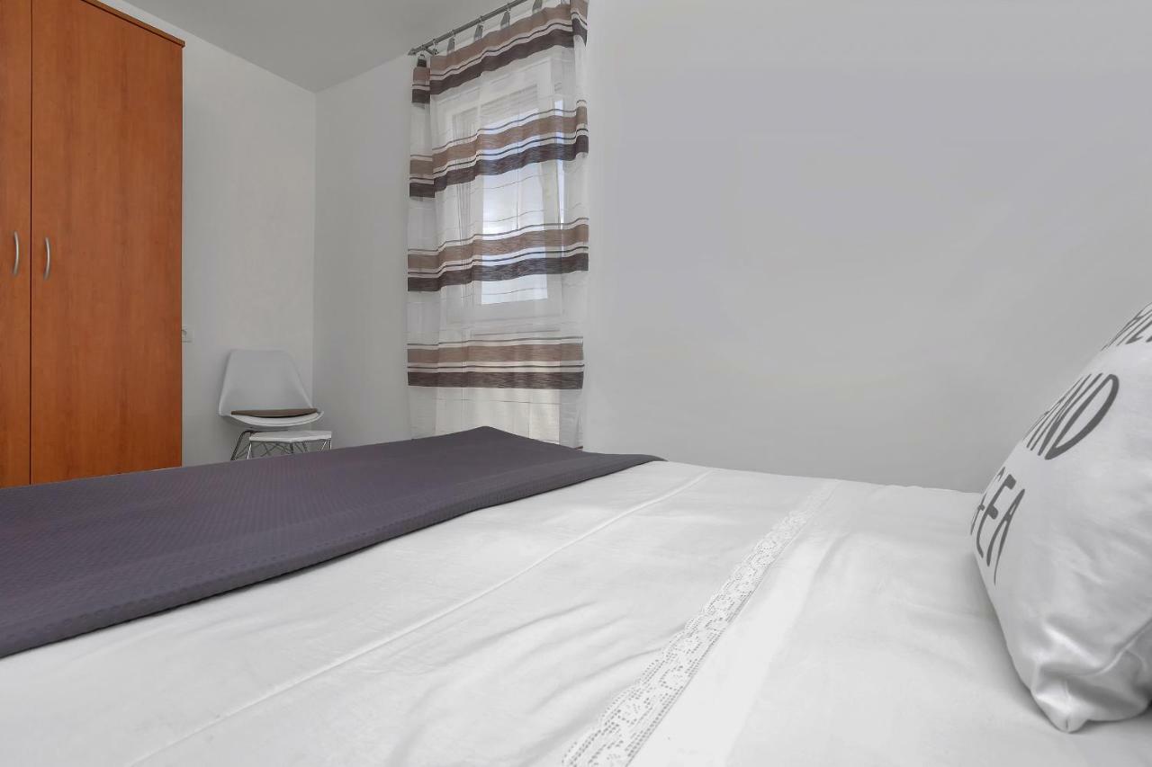 Apartment Kate Подгора Екстер'єр фото
