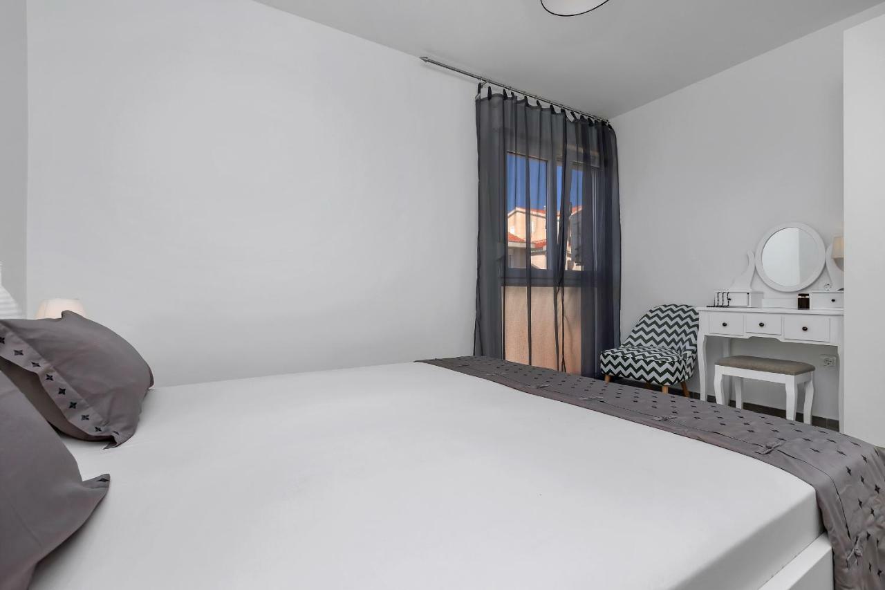 Apartment Kate Подгора Екстер'єр фото