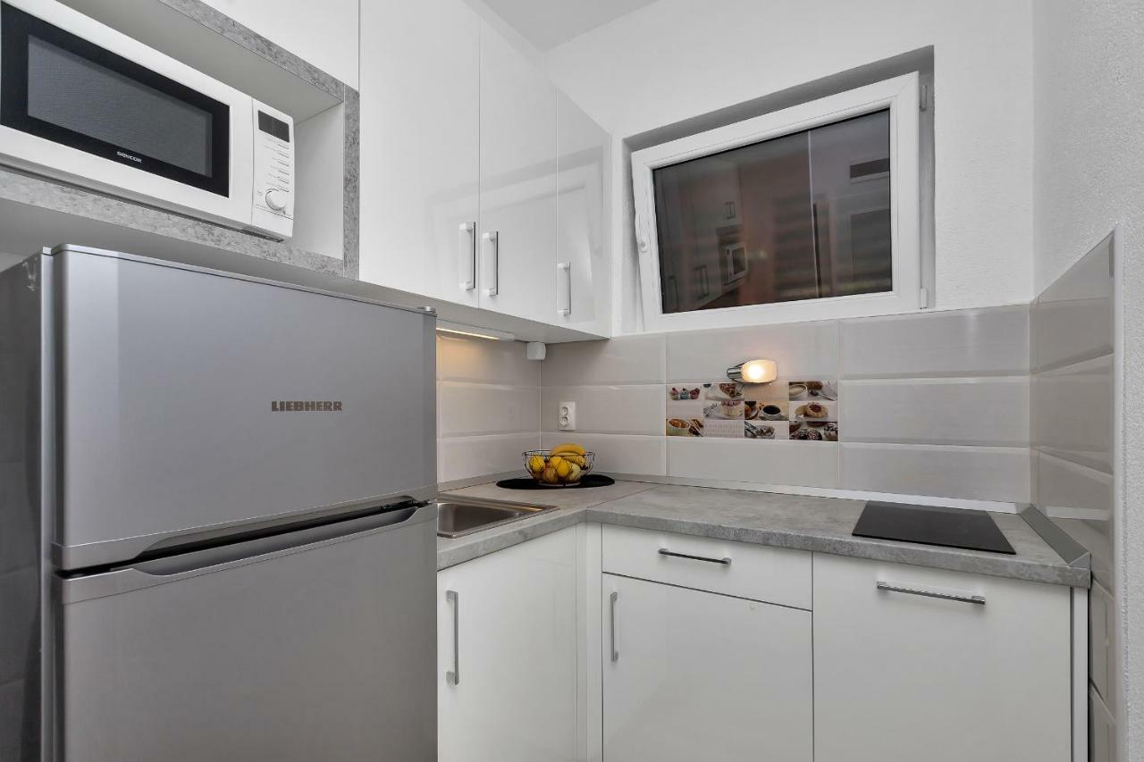 Apartment Kate Подгора Екстер'єр фото