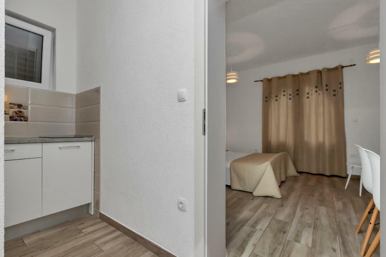 Apartment Kate Подгора Екстер'єр фото